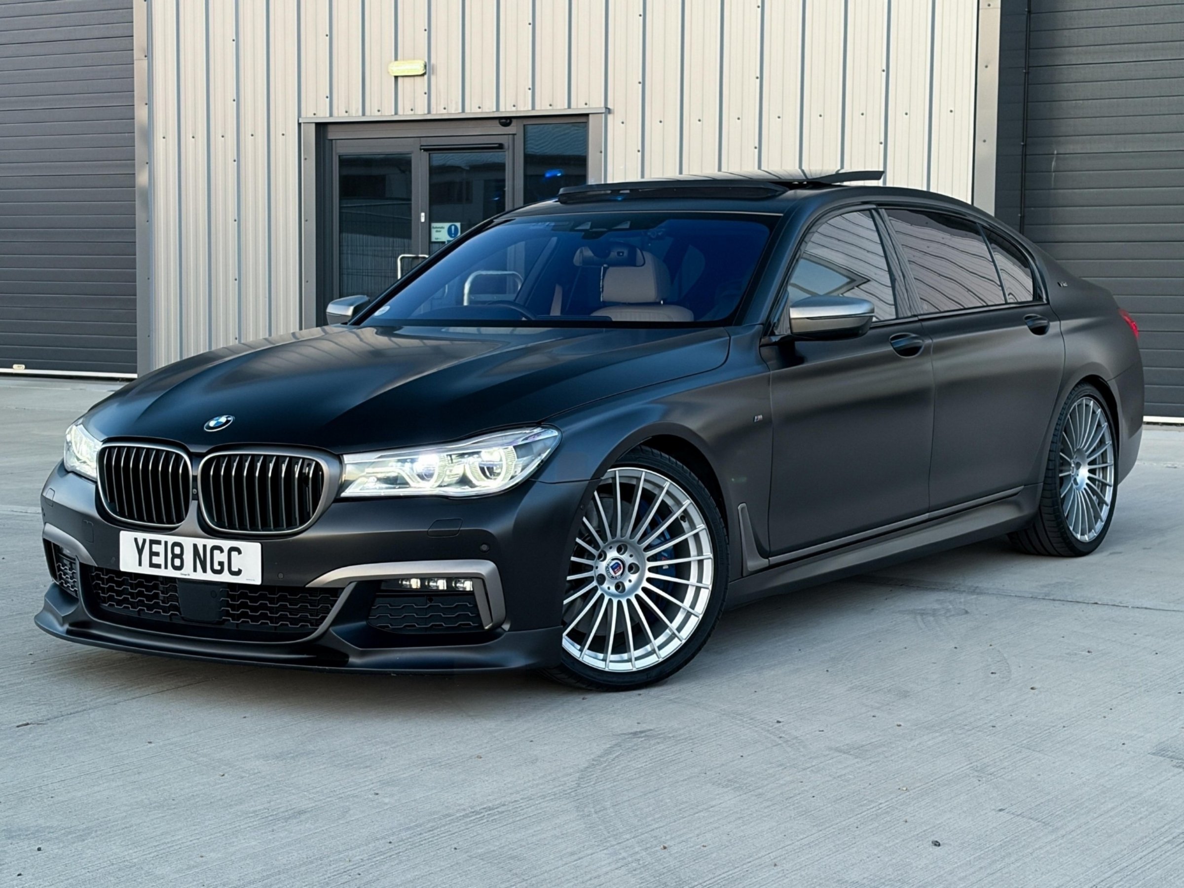 BMW M760Li